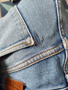 Naprawa kieszeni w spodniach jeansowych